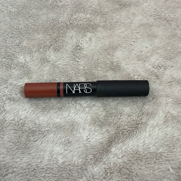 ‼️ NARS Satin Lip Pencil - Picture 1 of 3